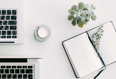 顶级约炮大神【小狗饲养员】项圈狗绳齐上阵调教极品女神，一线天嫩穴被疯狂爆操插出白浆！