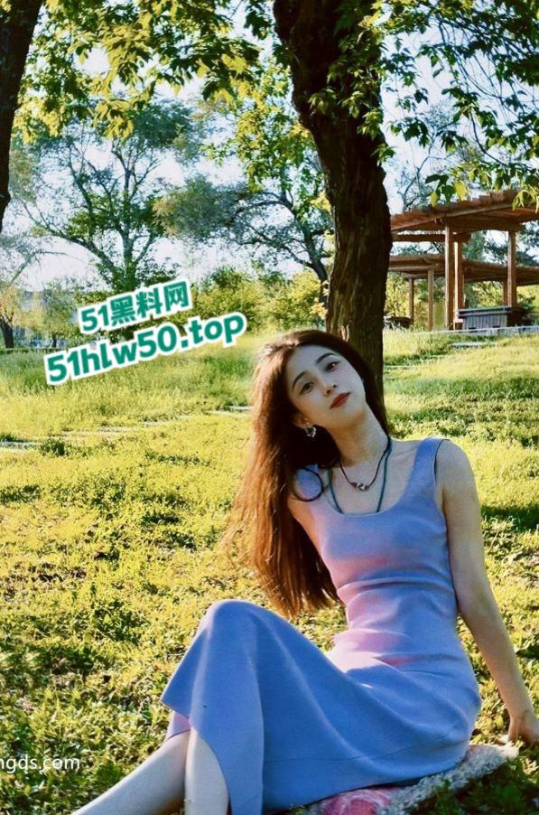 西安音乐学院大三女神【陈蓉】私约前任被现任发现,直接将母狗的同居私录视频曝光。-2