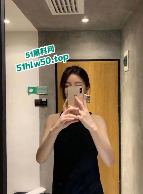 西安音乐学院大三女神【陈蓉】私约前任被现任发现,直接将母狗的同居私录视频曝光。-5