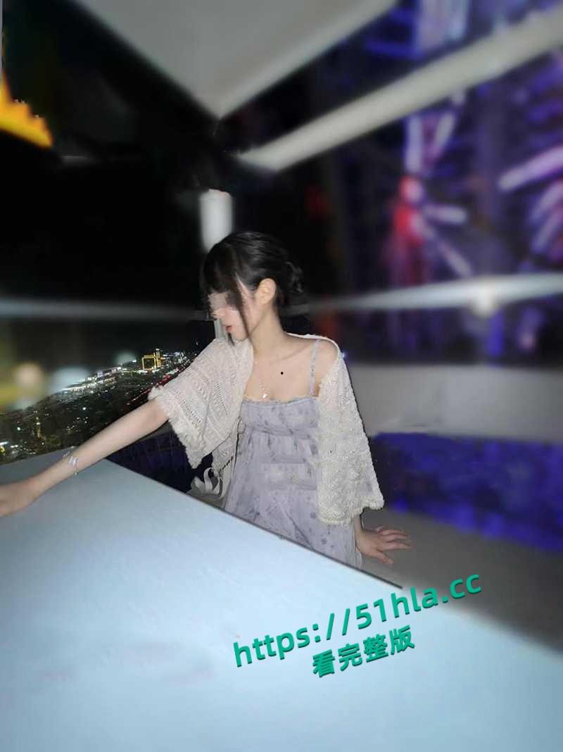 伦乱系列之亲妹妹，户外摩天轮上与妹妹激情性爱，各种姿势轮番上阵，操烂粉嫩白虎骚穴！-1