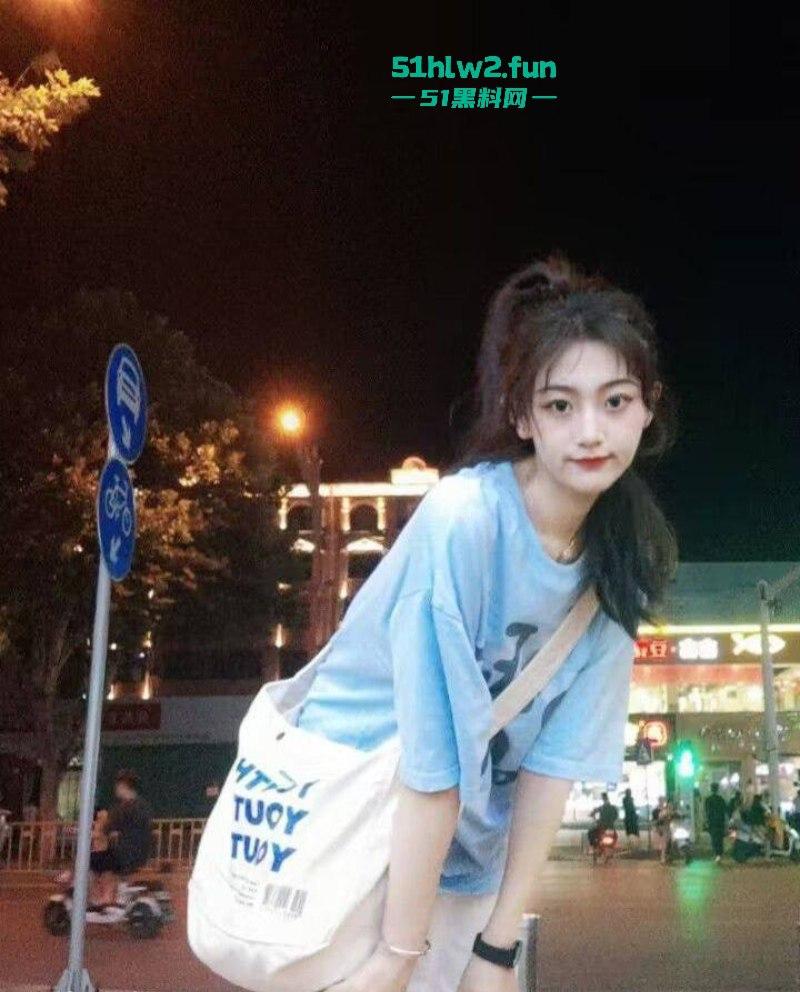 超高颜值极品身材清纯学生妹，与男友啪啪自拍视频被渣男曝光流出，床上主动清纯妹表演秀。-1