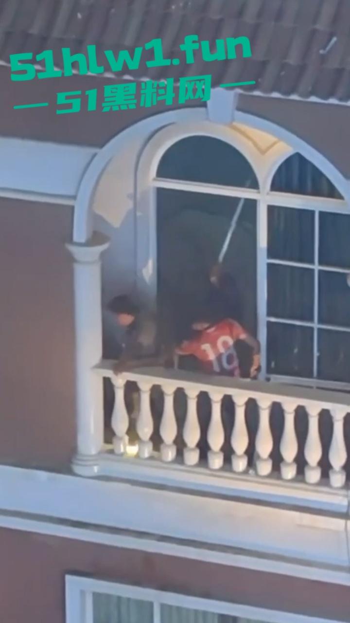 柬埔寨金边钻石岛警察抓捕嫌犯暴力又血腥 现场实拍炸裂视频流出!-3