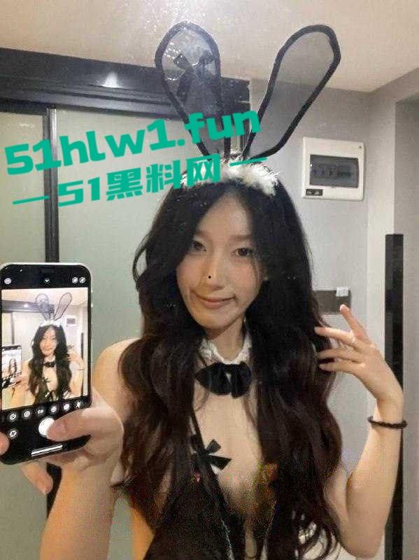 独家曝光!郑州职业技术学院【马玲玲】高颜值女校花,身穿情趣套装约炮视频。-6