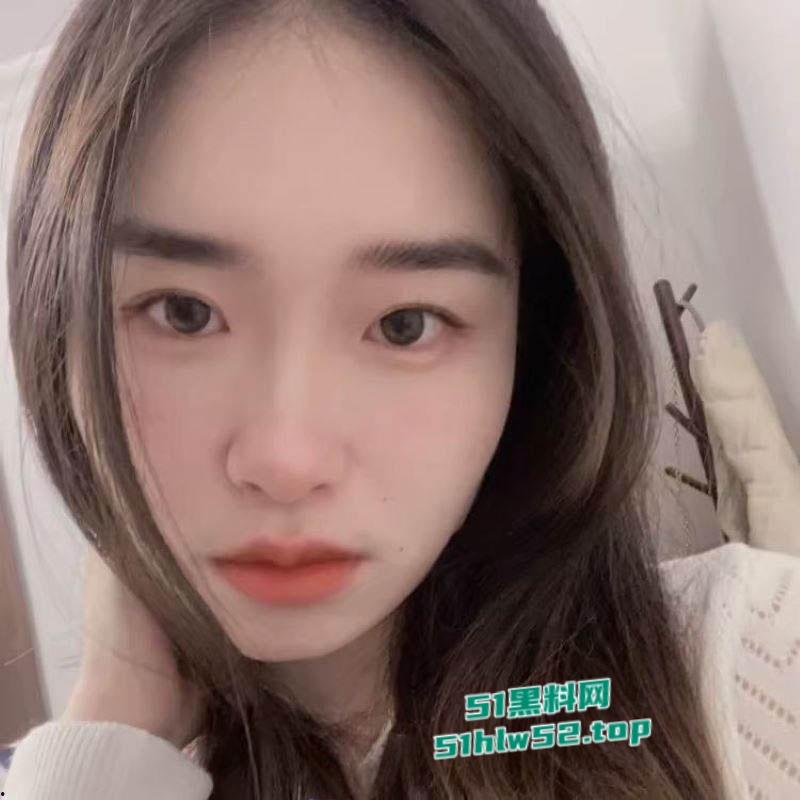 内蒙古乌兰浩特【张雪萌】人人可操的公交车,据说已约炮20多人,舔奶啪啪内射画面曝光极度淫靡!-1