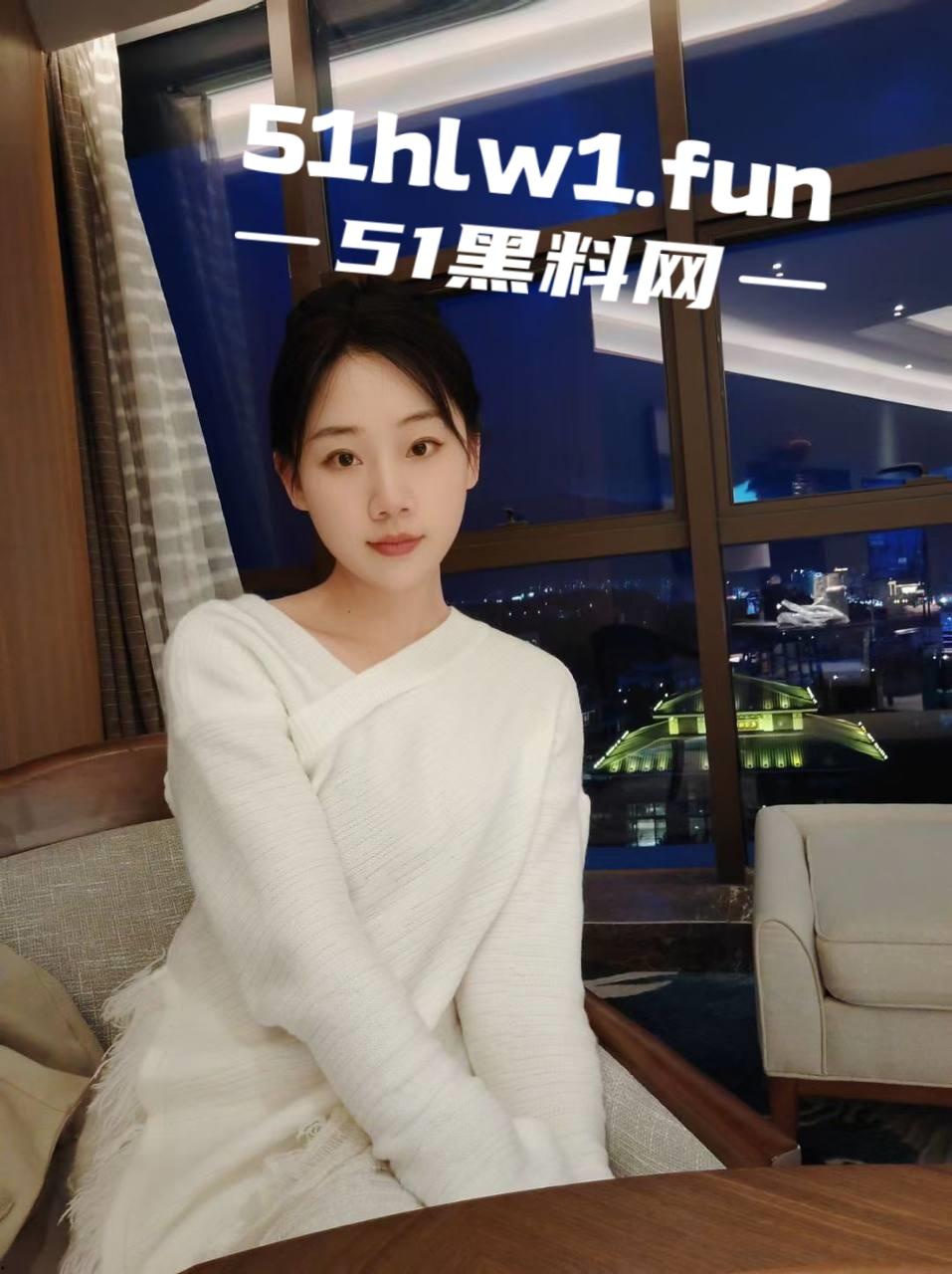 山东师范学院陈雪莹,刚上大一的极品学生妹,颜值高模特身材,修长美腿超诱人,被金主酒店调教激情爆操!-6