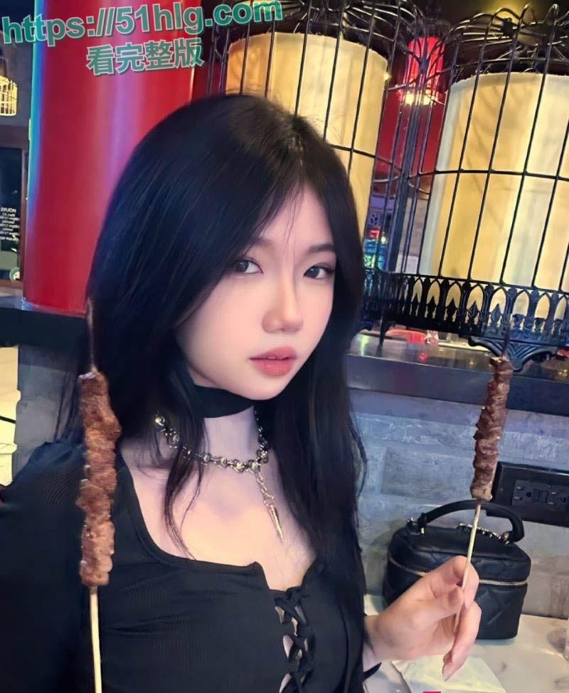 【湖南】极品女神【吴芳】出轨视频被男友发现 两人争吵后女子想挽回感情 结果用力过猛导致坠楼身亡-3