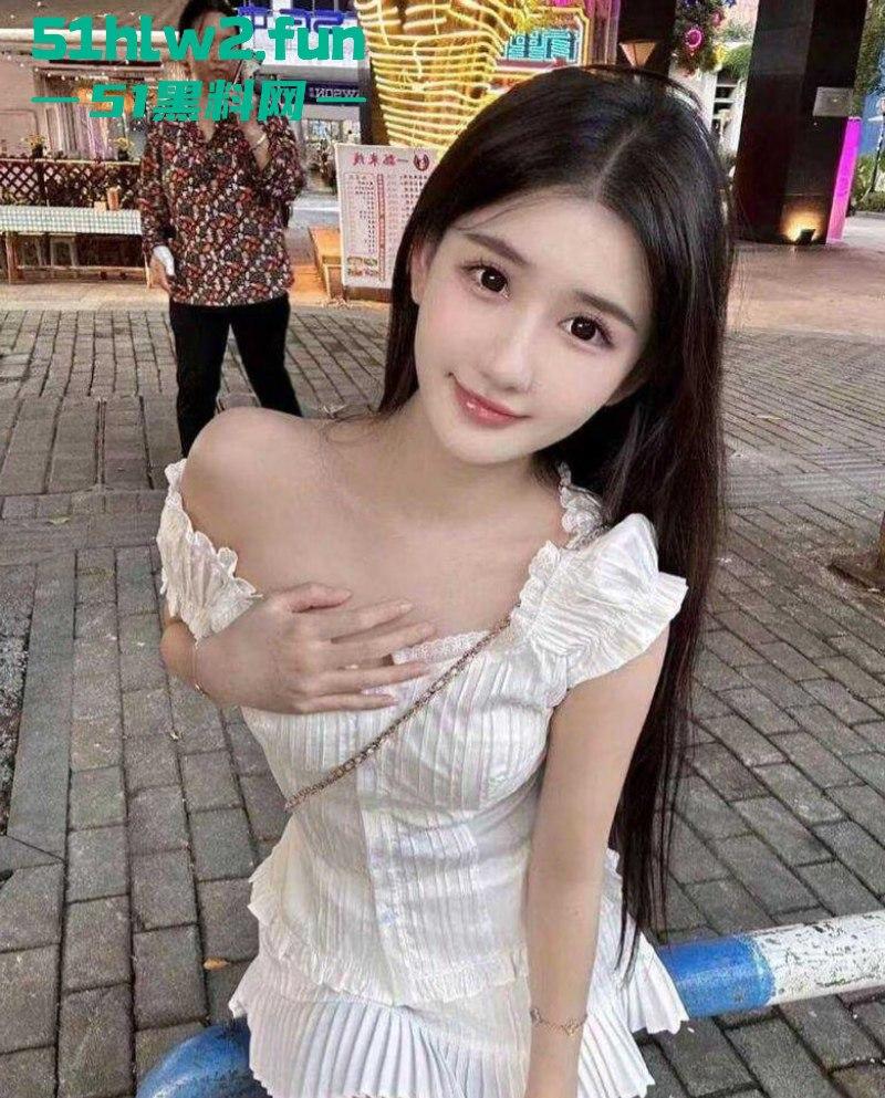 汕头大学约炮门!黑丝高跟白月光被体育生后入逛干,男友舍不得操的大一学妹被人站起来狂蹬!-5