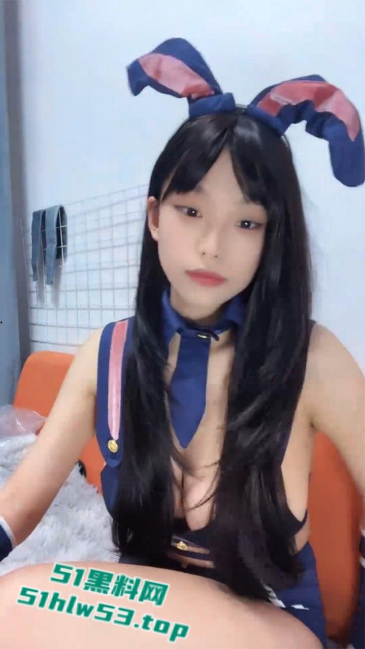 半糖甜美主播【阿斗】与男友激情性爱直播流出,G奶尤物COS性感兔女郎和粉丝互动聊骚,表情羞涩惹人怜爱!-2