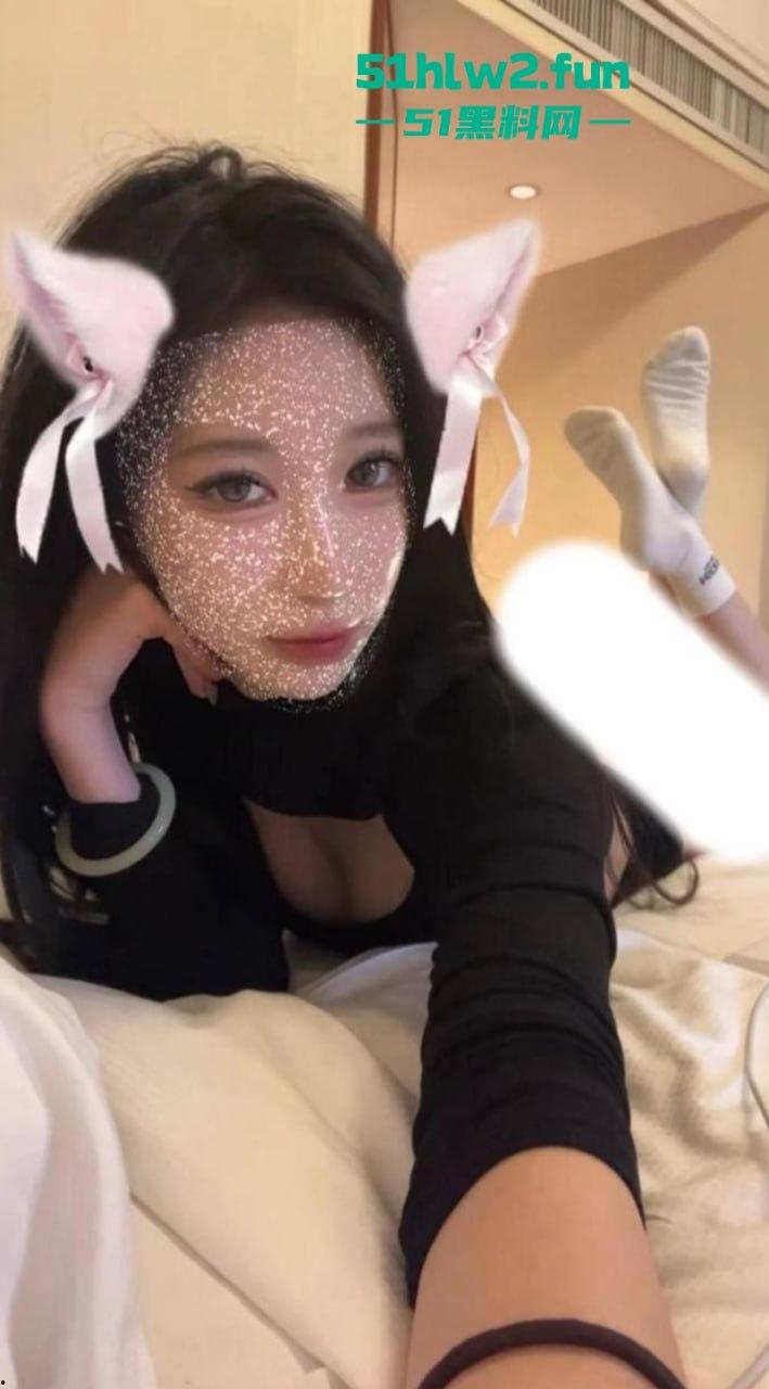 实名曝婊重庆师范学院【李璐君】爱玩约炮软件见面即可光速开房,巨乳蜜臀人骚又好上。-6