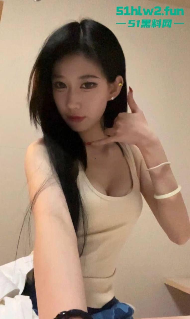 实名曝婊重庆师范学院【李璐君】爱玩约炮软件见面即可光速开房,巨乳蜜臀人骚又好上。-9