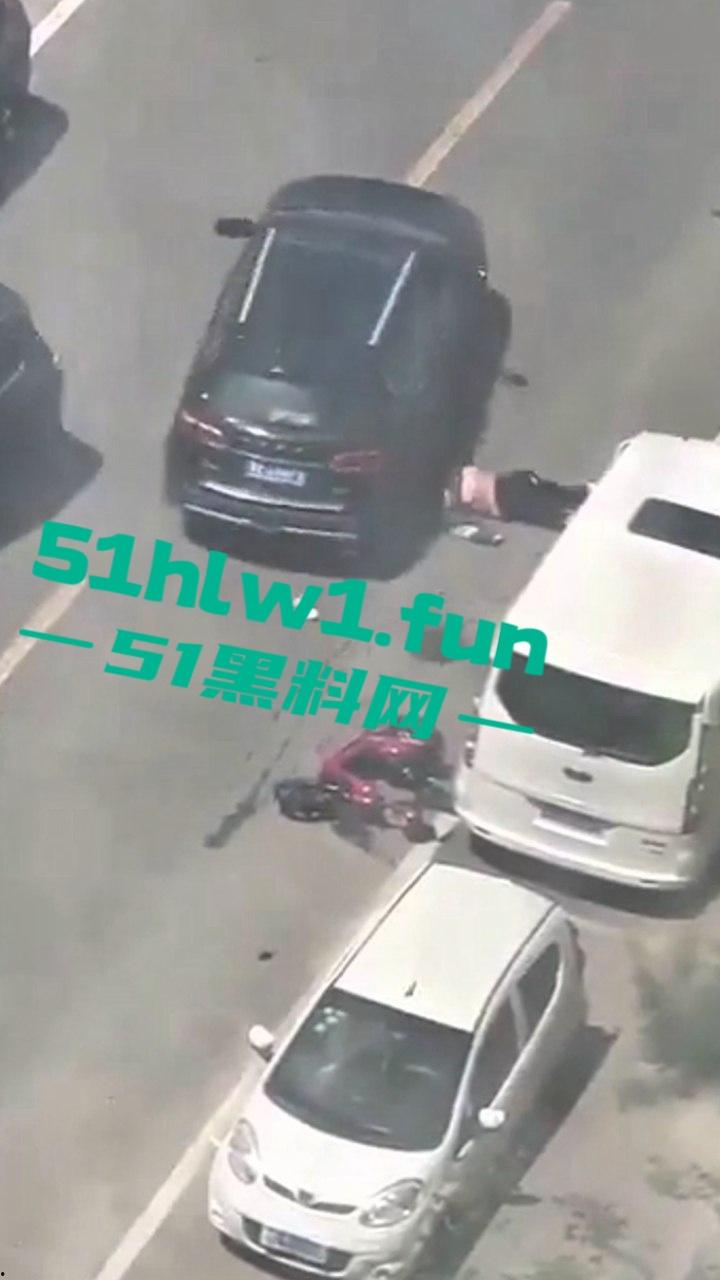 山东东营市变态渣男,开车将妻子撞倒后,反复碾压至其死亡,目前已被警方抓捕,估计是要死刑了!-3