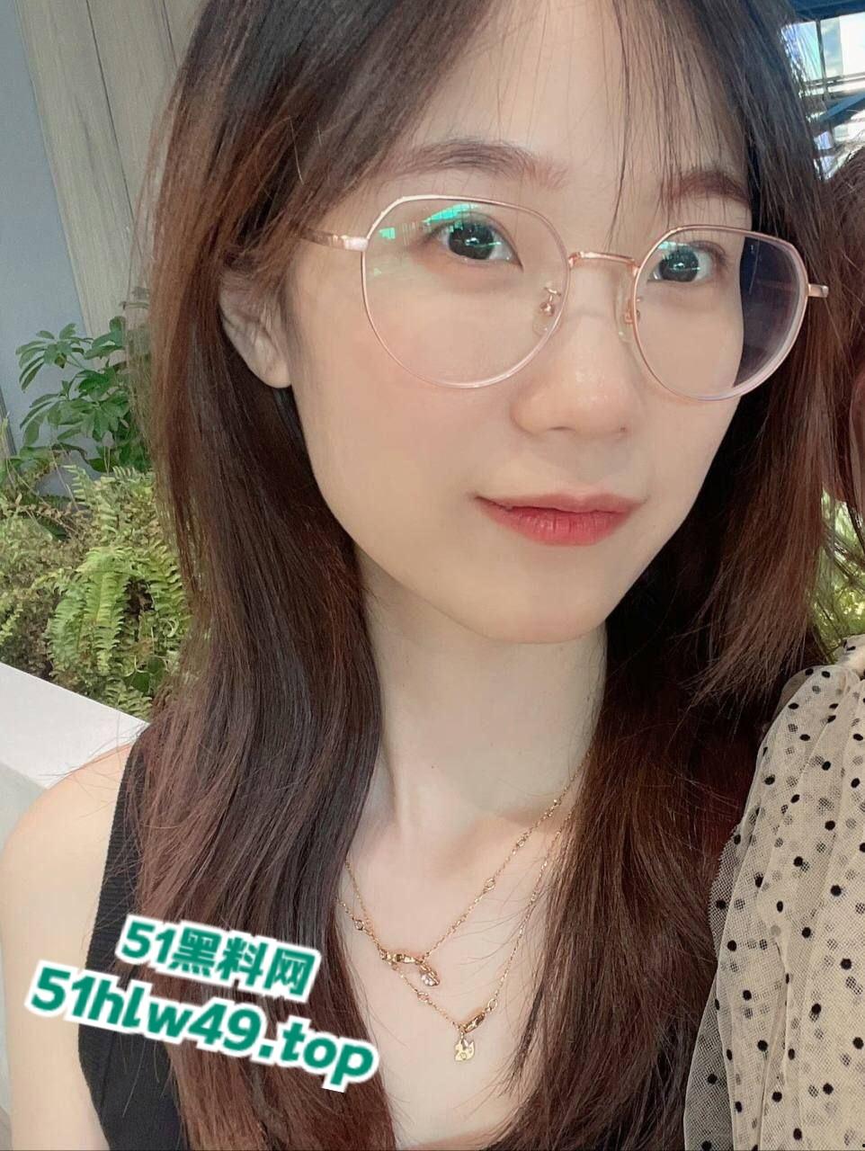 哈尔滨师范大学艺术系学妹【韩璐】被曝光!微信里疯狂卖自己裸露图,经常约炮私生活相当混乱!-2