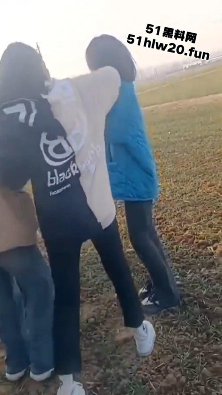 校园霸凌,小太妹野外霸凌同班女同学,拽头发扇脸下手超狠一群贱逼欠教育!-6