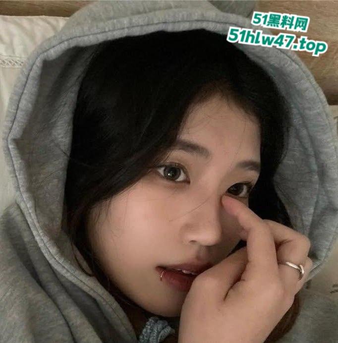 台湾高颜值网红【小网美】早期裸照与发骚视频曝光,没想私下竟然这么爱拍裸照!-6