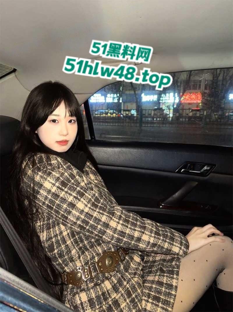 七台河大学的学霸女神【高欣】喝点酒就化身骚浪魅魔,勾引服务生无套后入做爱视频被曝光。-1