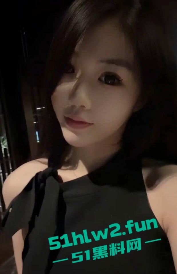 抖音【杨思睿】仙女皮全掉光2000块卖骚定制片疯传,这货原来是专供金主的私家母狗?-2