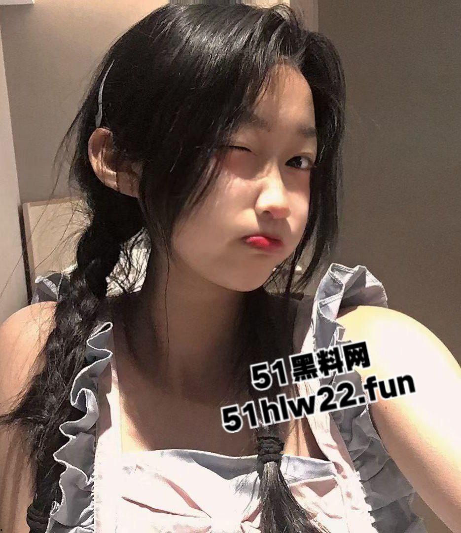 瓜友曝光骚逼女友【代苏钰】高颜值可爱嫩妹，私下反差至极约炮被男友发现曝光，号称校园公交车！-4