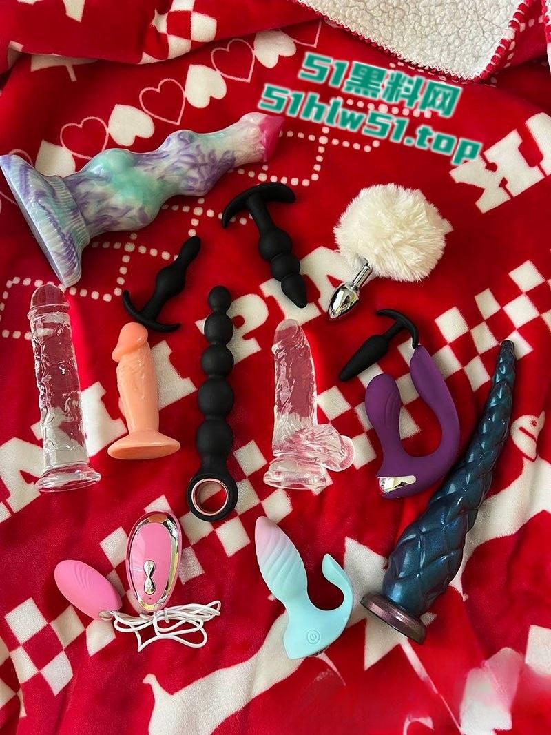 欧区媚外骚婊留学生【宋诗扬】长期当狗m,各种私下约炮大屌喜欢被虐吞精饮尿视频流出。-4