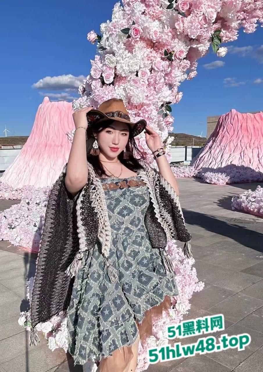 抖音擦边女坦克【S嘉嘉爱睡觉】(BBW版)不雅自慰捏奶私拍被曝光网络,巨奶女坦骚的惊人!-1