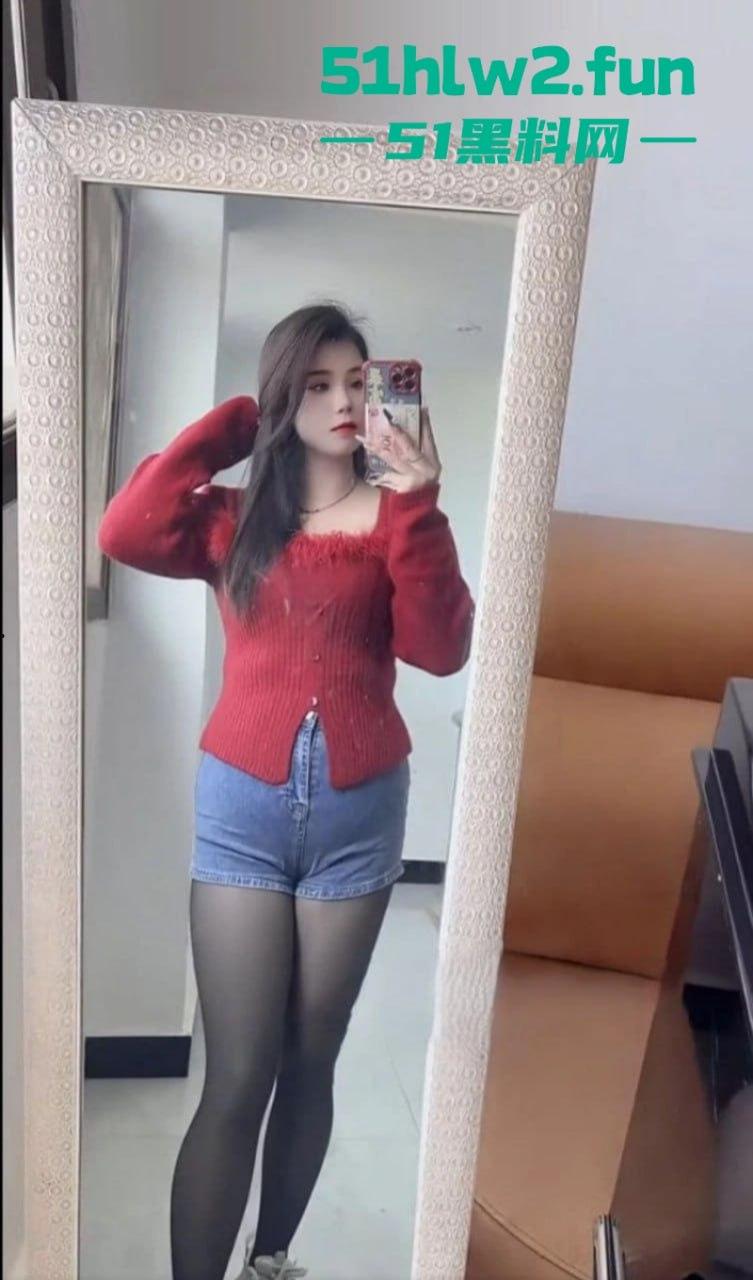 快手擦边网红【小婊妹】露骨收费福利曝光，300元欣赏自慰秀2000元线下约会干炮激情一夜。-7