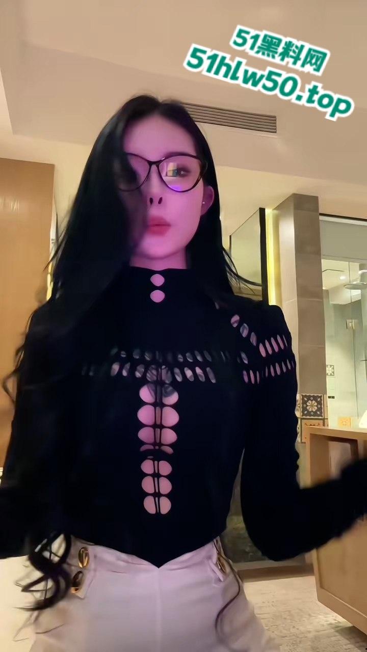 全网首发,抖音8万粉的极品小网红【神仙姐姐】满身符文美女,爆出不雅视频,金主调教御姐变母狗超反差!-1