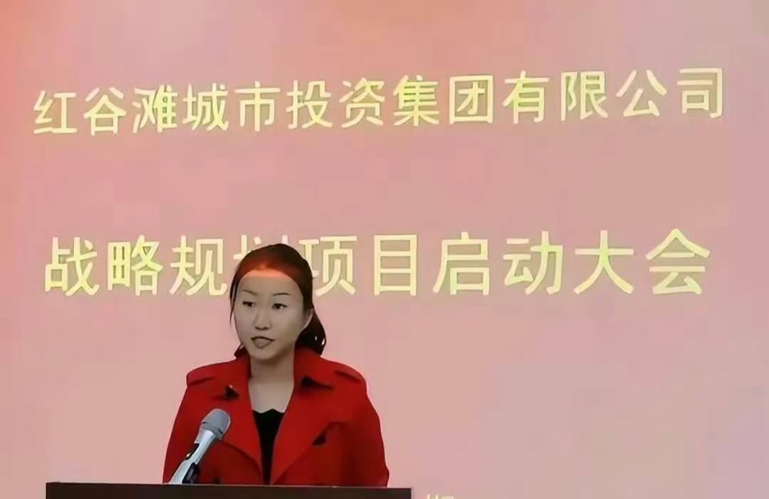南昌市红谷滩城投资董事长鞠雅为了上位不择手段 办公室与领导啪啪做爱视频流出 骚逼做爱技术一流,难怪位高权重-1