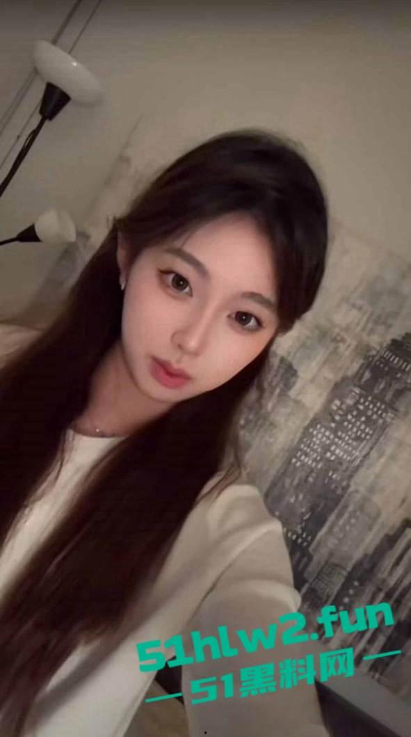 上海极品身材反差大二舞蹈生【刘静雯】被爆裸照网上勾引他人,车库男厕所性爱视频全网疯传。-6