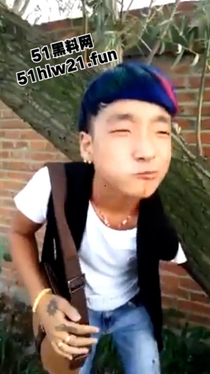 重口慎点!快手小哥炸裂生吃各种活物合集,活鸽子活麻雀死猪菜花蛇,哥们儿还活着吗?-3