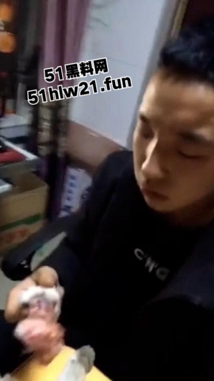 重口慎点!快手小哥炸裂生吃各种活物合集,活鸽子活麻雀死猪菜花蛇,哥们儿还活着吗?-5