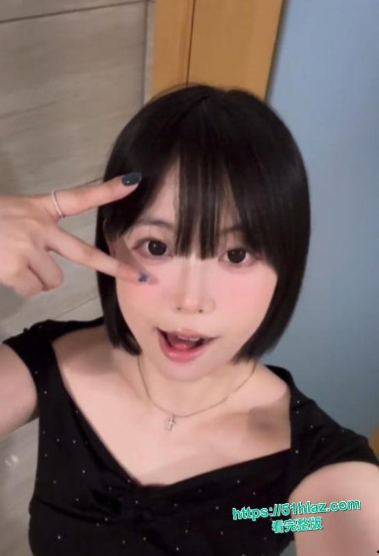 湖南大学陈凡雨厕所露出play 深喉口交男友直接无套后入射到子宫 妹子高潮尖叫回荡厕所-4