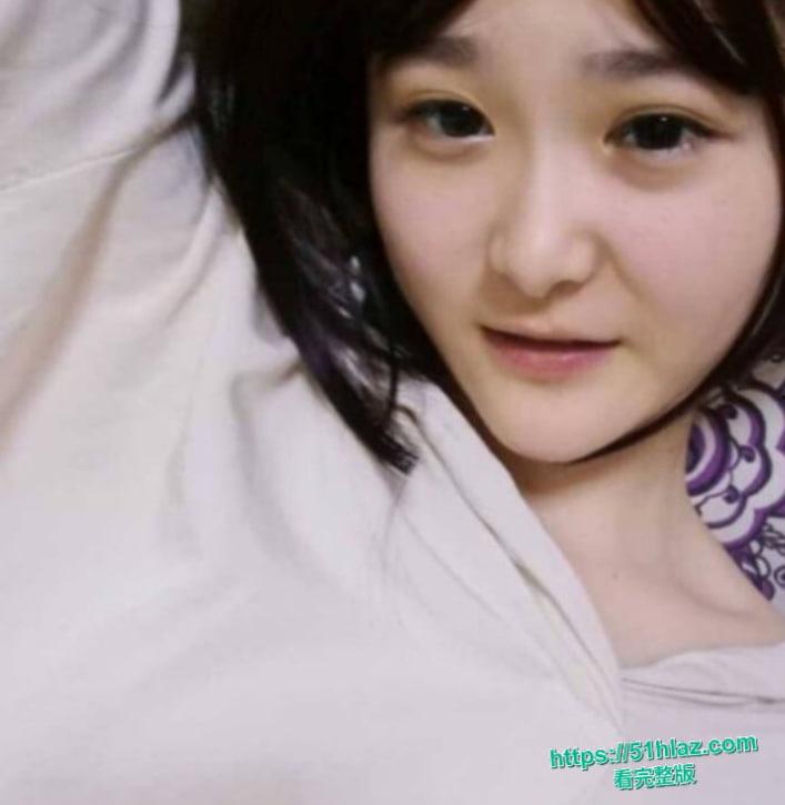 湖南大学陈凡雨厕所露出play 深喉口交男友直接无套后入射到子宫 妹子高潮尖叫回荡厕所-6