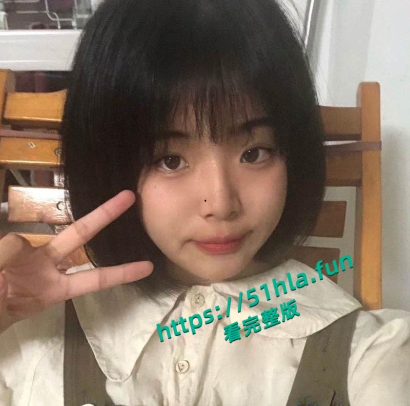 山西运城学生妹【陈茹茹】性爱视频流出，手捧大屌一顿猛吸被勒脖后入狂操淫叫连连！-1