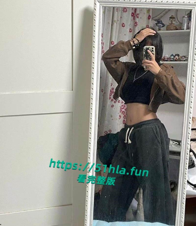 山西运城学生妹【陈茹茹】性爱视频流出，手捧大屌一顿猛吸被勒脖后入狂操淫叫连连！-2