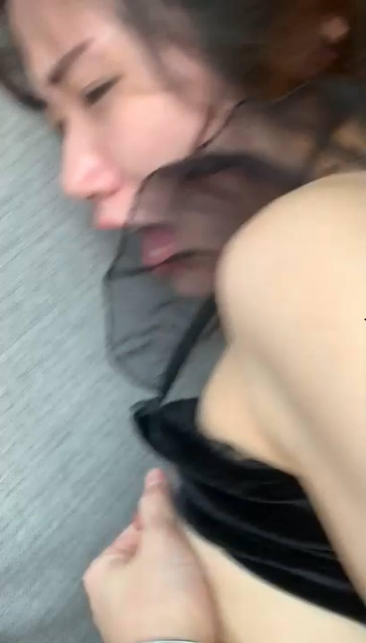 江西洪都渣男【官某奇】和人妻【张芷馨】偷情败露，原配女友愤恨曝光两人聊天记录以及做爱视频 骚逼口活一流 被渣男操的高潮迭起-3