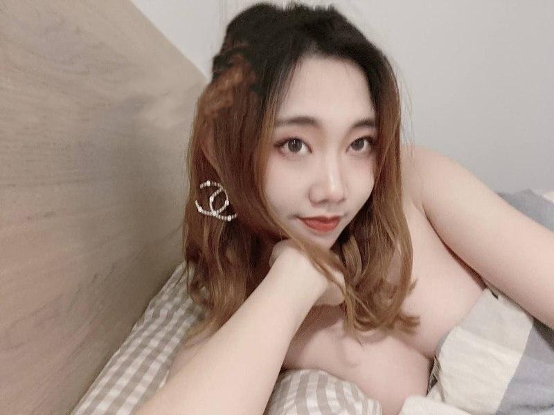 江西洪都渣男【官某奇】和人妻【张芷馨】偷情败露，原配女友愤恨曝光两人聊天记录以及做爱视频 骚逼口活一流 被渣男操的高潮迭起-8