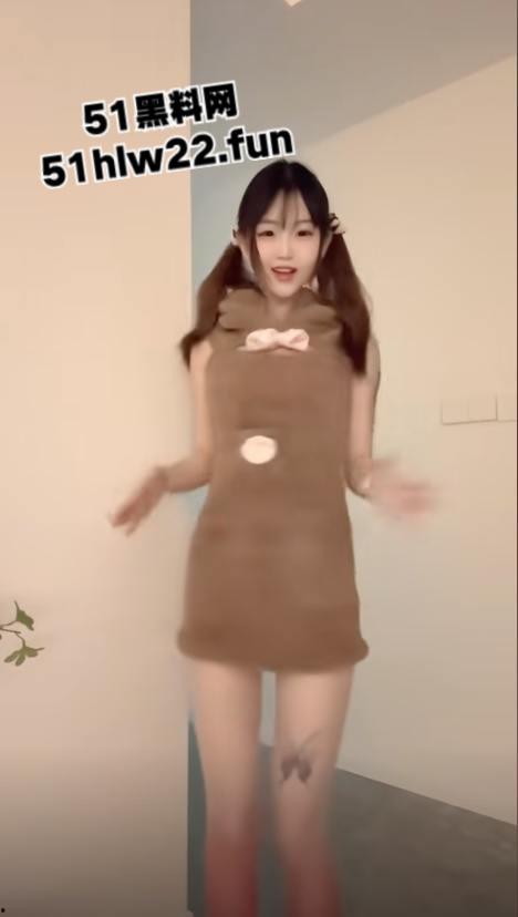 抖音清纯美少女网红【炒河粉】大尺度全裸会议直播泄密流出,外表单纯可爱实则淫荡放浪。-2