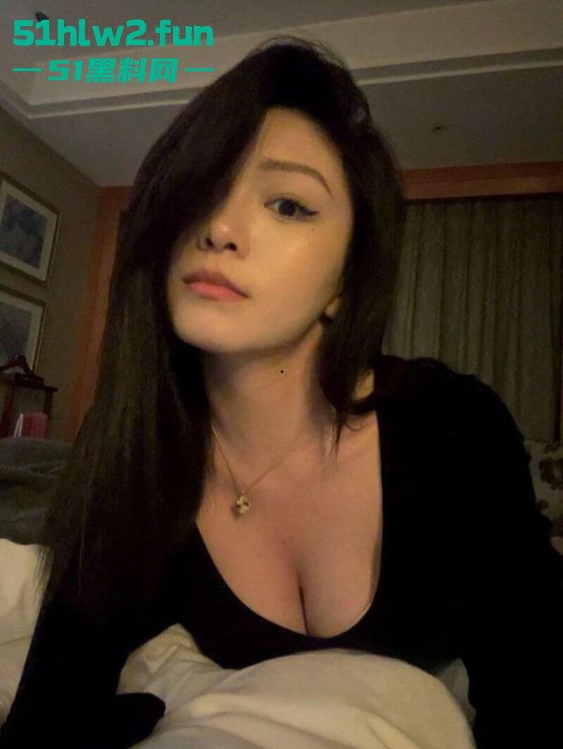 重庆高端外围鸡【溱浠雨】极品巨乳女神不雅私拍流出,各种道具淫骚自慰这奶子真的太爱了。-1