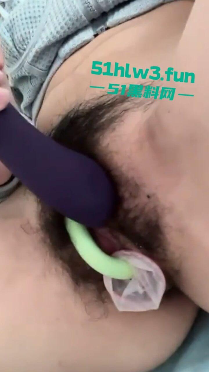 超反差嫩妹母狗,颜值甜美的学生妹身材高挑性感诱人,私下性瘾超强到处约炮渴望被大鸡巴爆操。-7