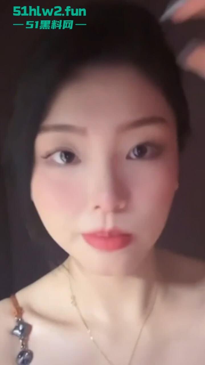 重庆高端外围鸡【溱浠雨】极品巨乳女神不雅私拍流出,各种道具淫骚自慰这奶子真的太爱了。-3