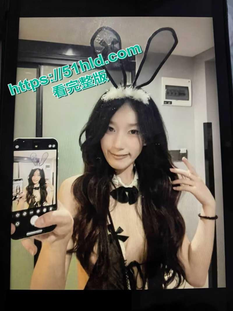 北漂小骚货【杨琪】为上位与老板激情缠绵,后入女上情趣装护士装视频惨遭泄露!-1