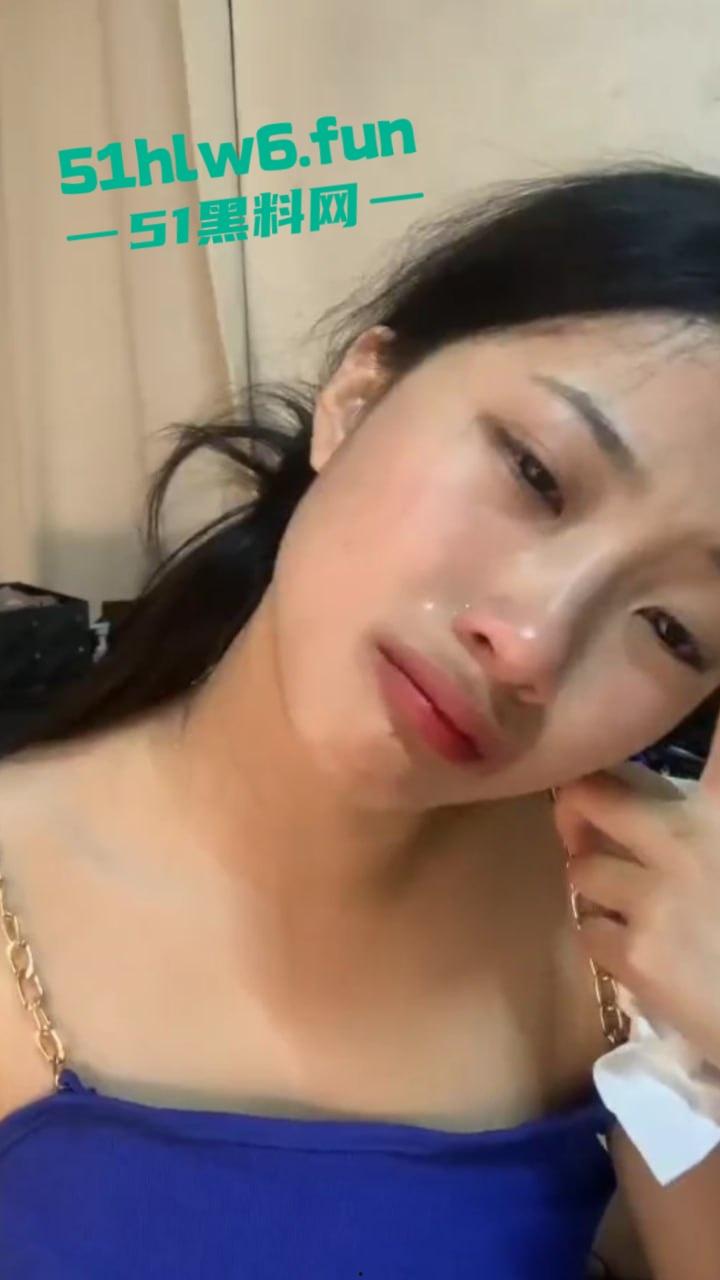 广东茂名化州女网红被猥亵事件,高颜值擦边女网红穿性感吊带裙江边跳舞被大叔摸臀猥亵。-6