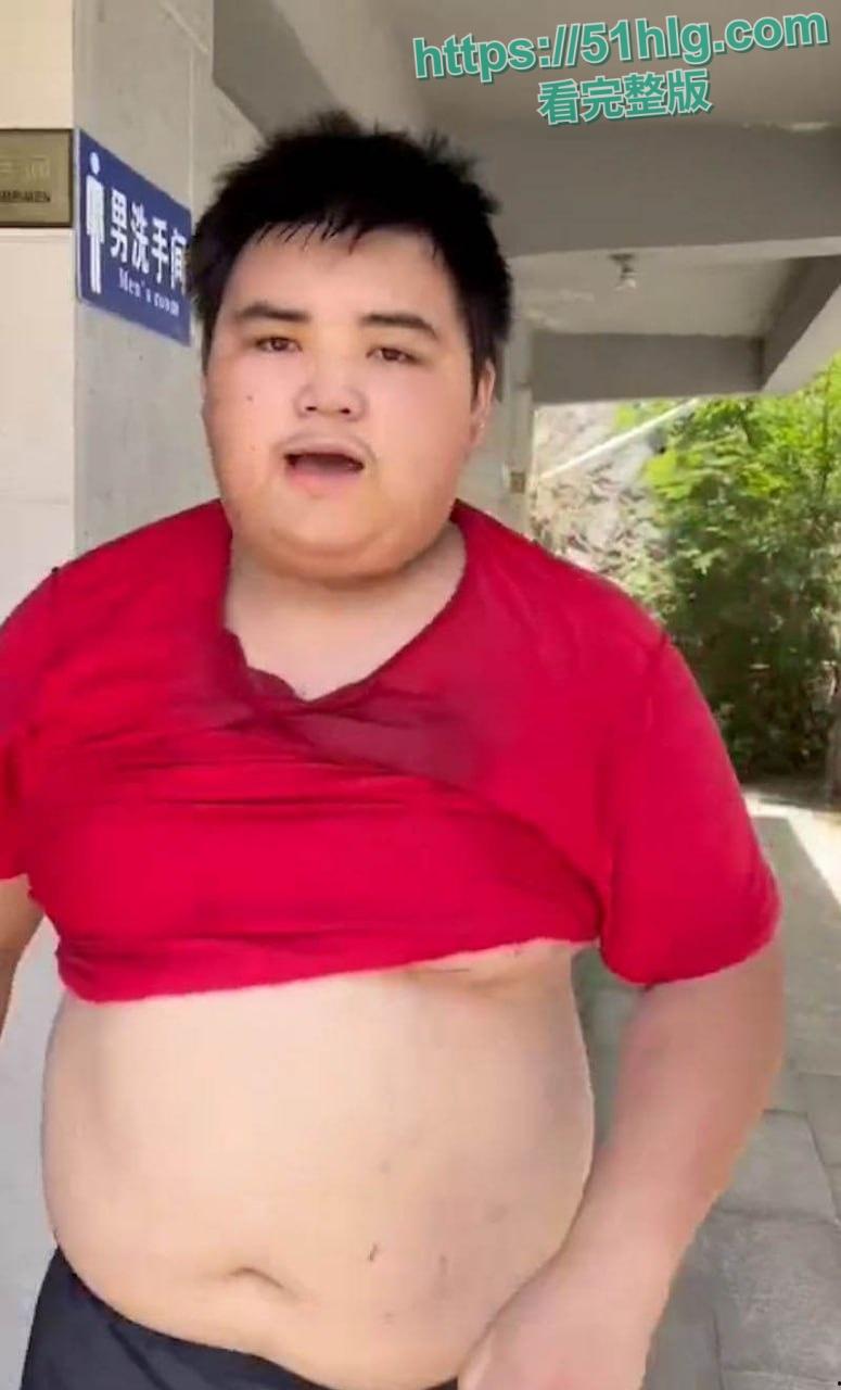 七旬老太路边险遭肥宅男强奸 行凶时被路人发现当场制服 变态行径引发公愤 现场视频独家曝光-1