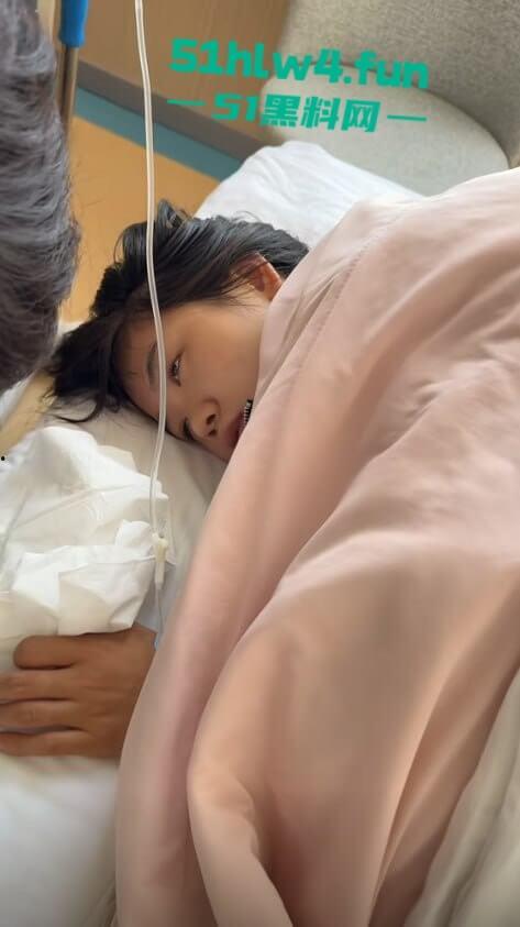 网暴的威力真大,抖音网红【郭咩咩】被亲姐造谣被气流产,直播间百万粉丝见证割腕瞬间。-5