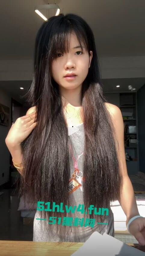 网暴的威力真大,抖音网红【郭咩咩】被亲姐造谣被气流产,直播间百万粉丝见证割腕瞬间。-6