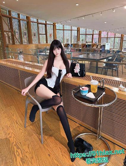 推特骚鸡眼罩玩法彻底疯批！紫灯大床被操到失神，求猛男射满嘴舔得干干净净！-10