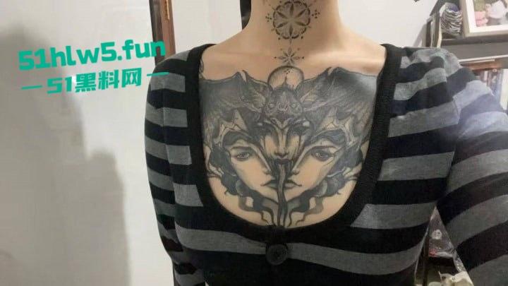 抖音反差婊【lee李李】纹身师店老板娘性爱视频流出,床上技术比纹身还更一流。-3