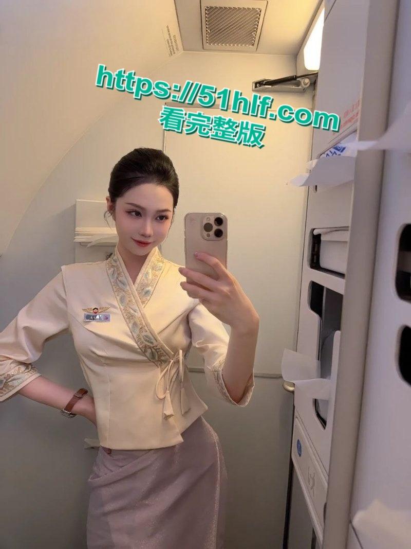 山东青岛98年空姐【张萍】私下淫乱视频流出，反差骚婊学生时代就欲望爆棚四处寻欢！-5