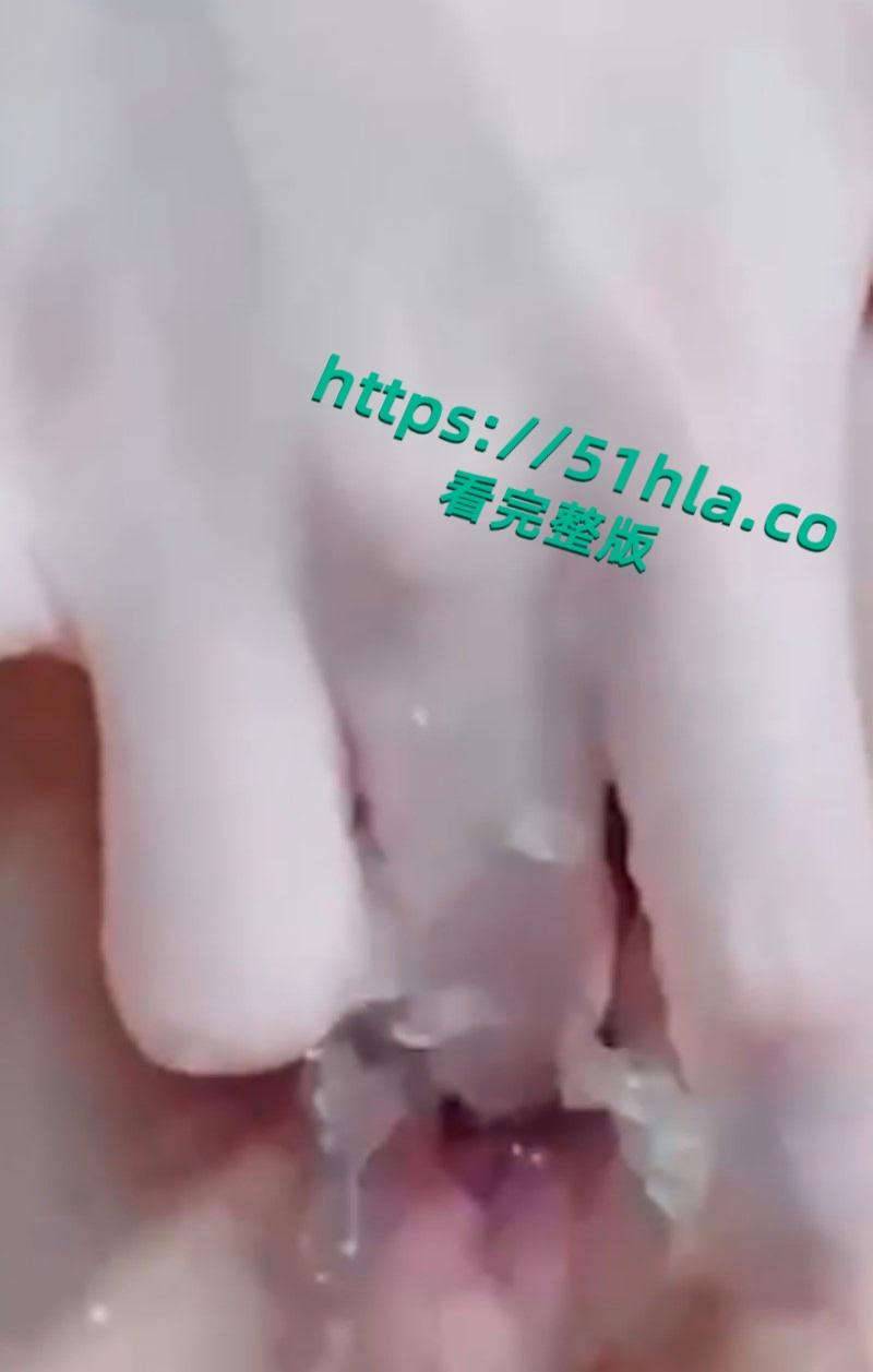 抖音47万粉超清纯网红【钟无艳】定制私拍曝光,身穿JK猛插粉穴,淫水喷溅场面激情炸裂!-7