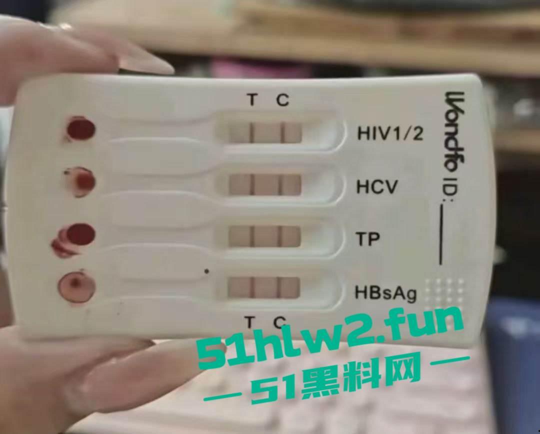 全网疯传的情感导师【Jacker大叔】竟然沦落到找小卡片约，未带小雨伞却遇到了生化母体的毒女被扒。