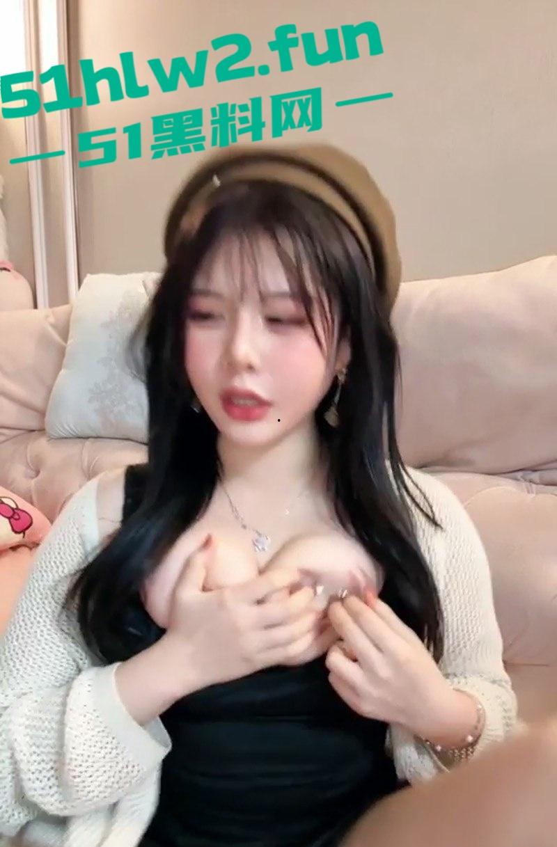 超美主播【猪猪侠 】彻底沦陷 从擦边主播到色情黄播 用震动笔自慰到高潮 淫水潮喷湿透床单！-1